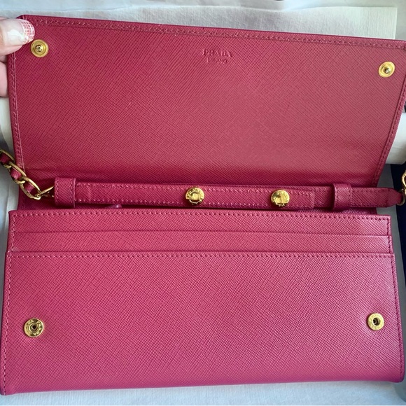 Authentic Prada wallet on chain - Picture 4 of 6